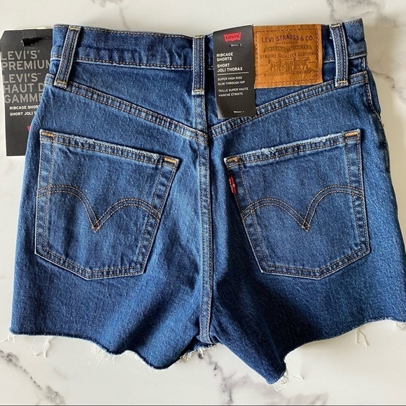 NEW Levi’s Ribcage Cutoff Distressed Jean Shorts - Picture 10 of 12